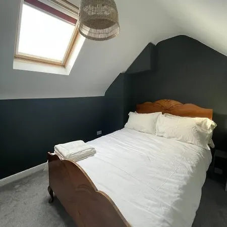 The Ranelagh Townhouse Apartment *